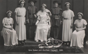 Gala Queen and courtiers, Carnwath, 1938