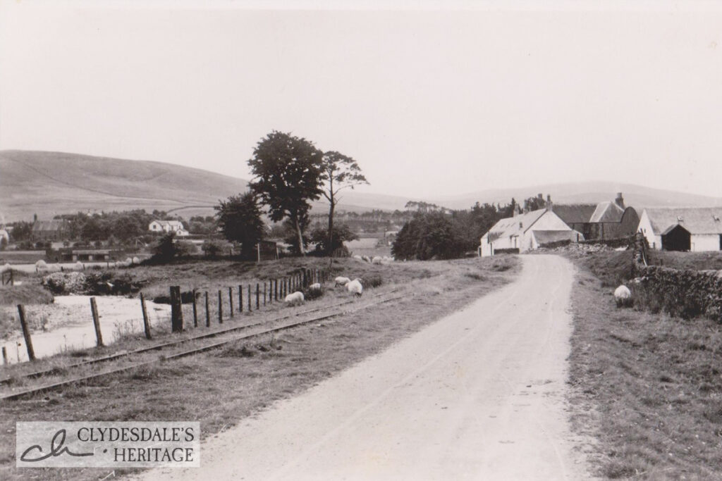 Postcard showing road near Midlock farm